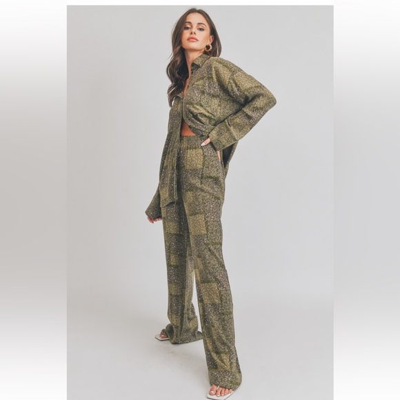 Chic Top and Wide Leg Pants Set - Picture 2 of 7